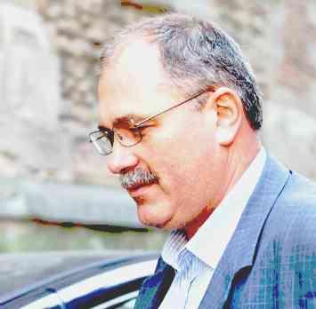 In alto Roberto il presidente Bortolotti sopra Giuseppe Oriana