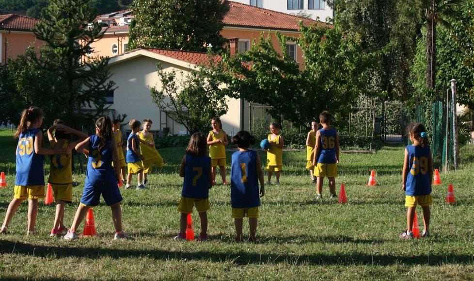 Ecco l’Open Day del Basket femminile Porcari Atlete, allenatori, suore e famiglie in campo 