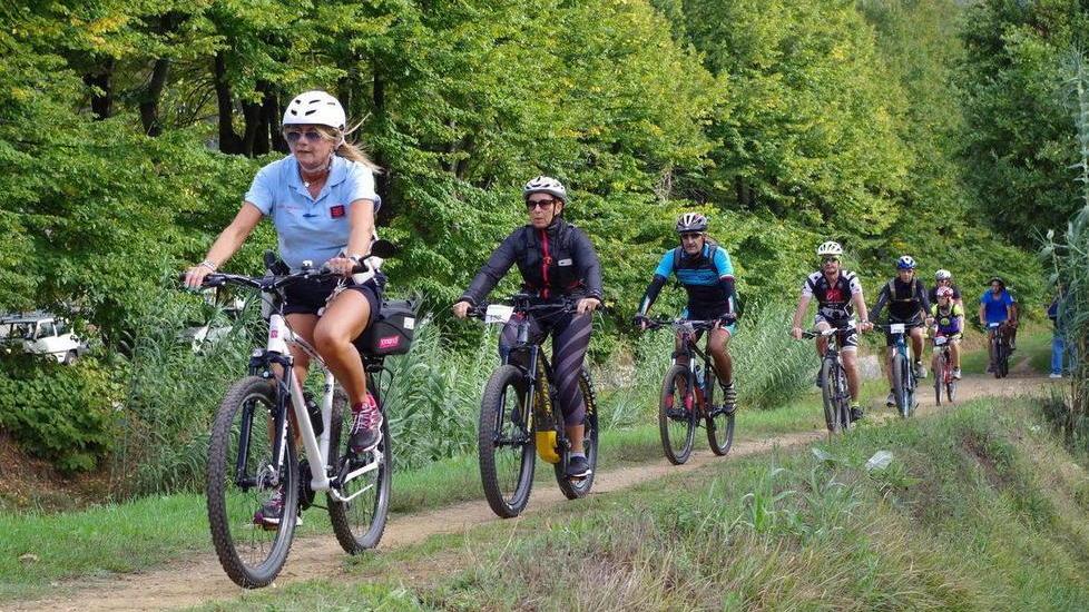 A piedi, in bicicletta o... con il cane: una domenica sulla via Francigena