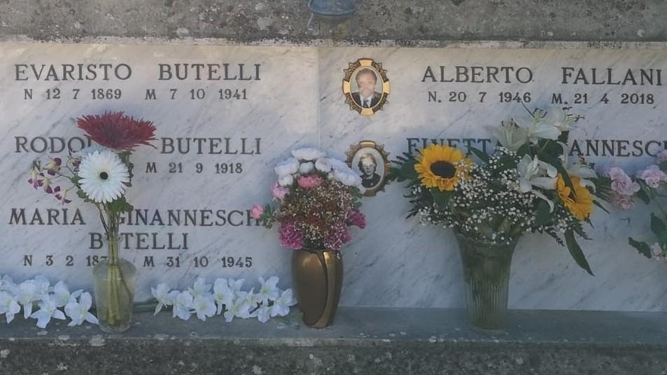 Una corona di alloro per l’antenato morto La famiglia Butelli si riunisce nel ricordo