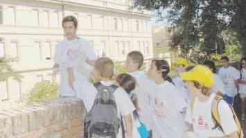 <strong>PULIZIE </strong>L’assessore Frosolini sotto il monumento