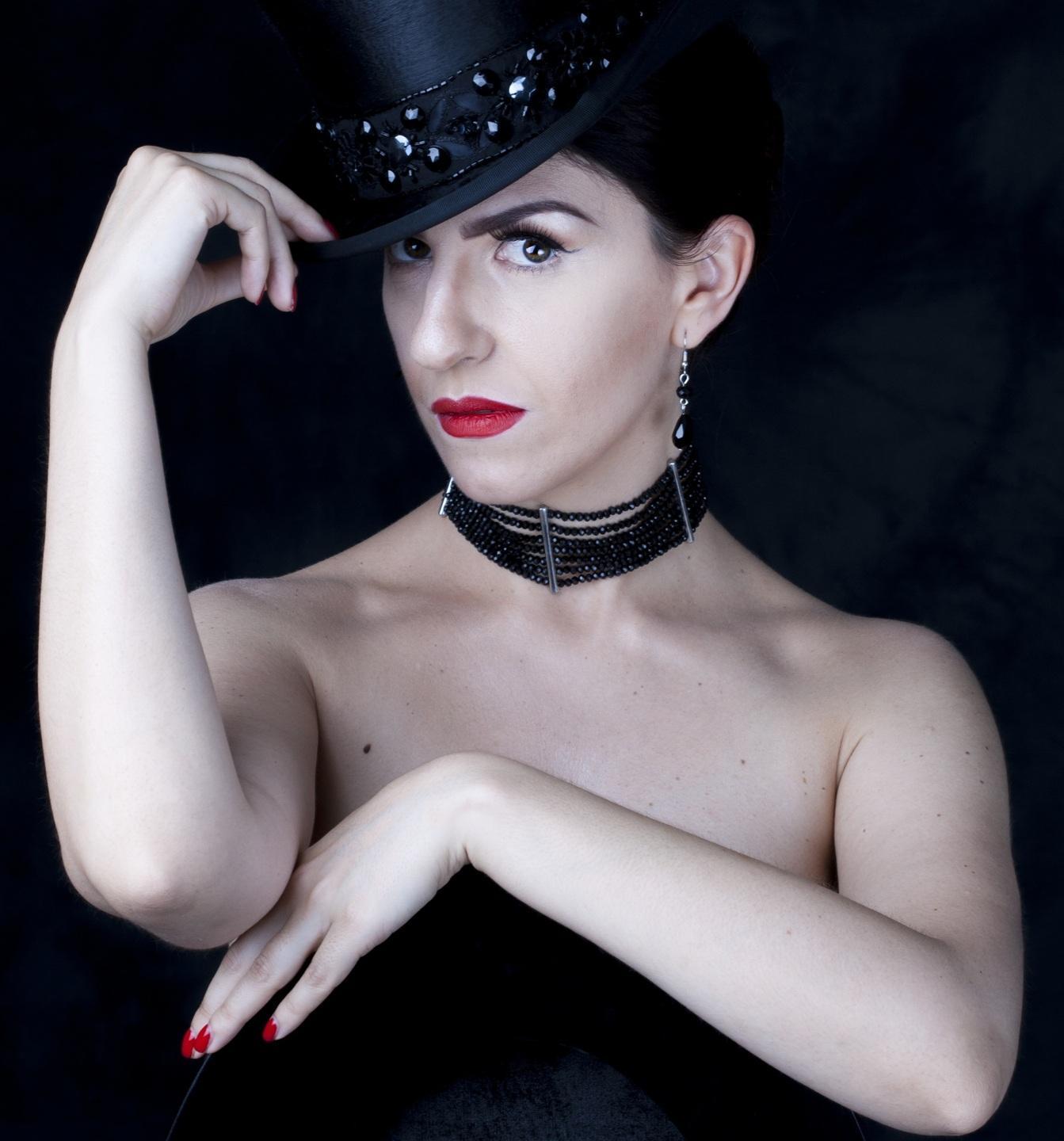 La sassarese Francesca Sassu: «La mia Violetta regina burlesque» 