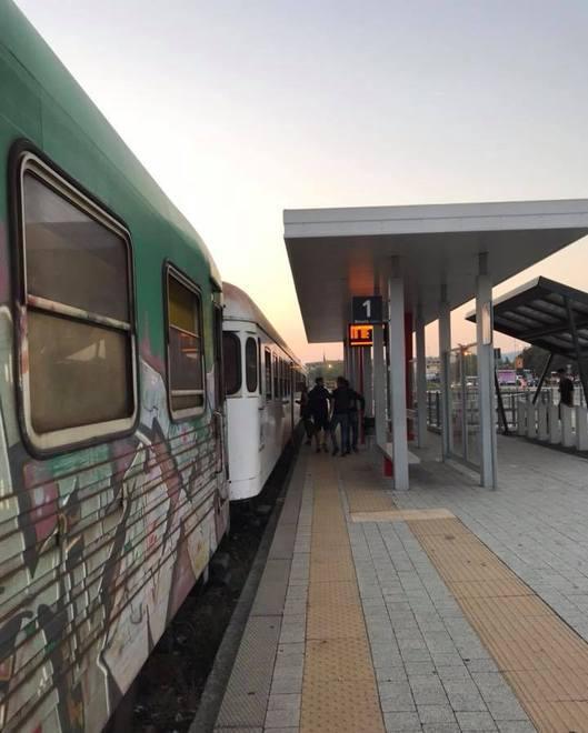 Danni al treno, corsa soppressa Il sindaco con gli studenti 