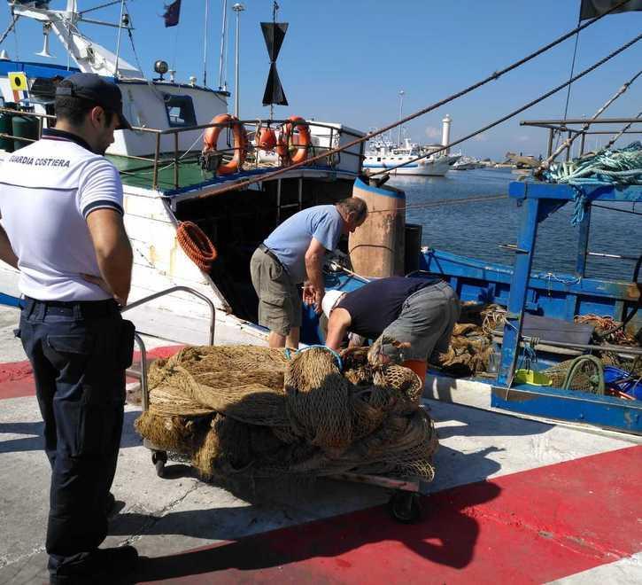 Controlli su pescherecci e mercato: 108 chili di pesce sequestrato