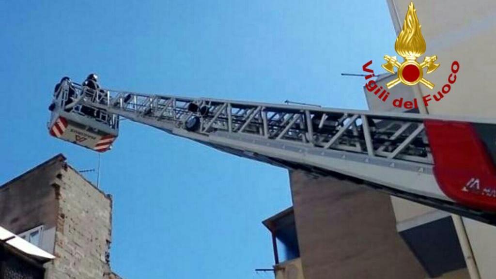 L'intervento dei vigili del fuoco a Sant'Avendrace