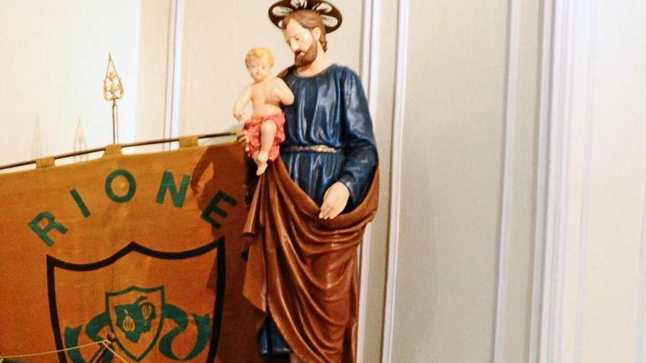 San Giuseppe ritrovato restaurata la statua realizzata in cartapesta