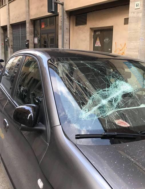 Rissa in via della Posta: auto danneggiate a colpi di stampella 