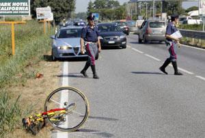 Auto urta un anziano in bicicletta in gravissime condizioni l'uomo di 71 anni