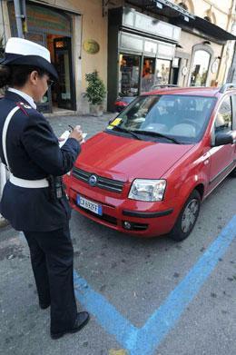 Turisti alla guerra delle multe vigili scatenati all'Argentario e Pisa