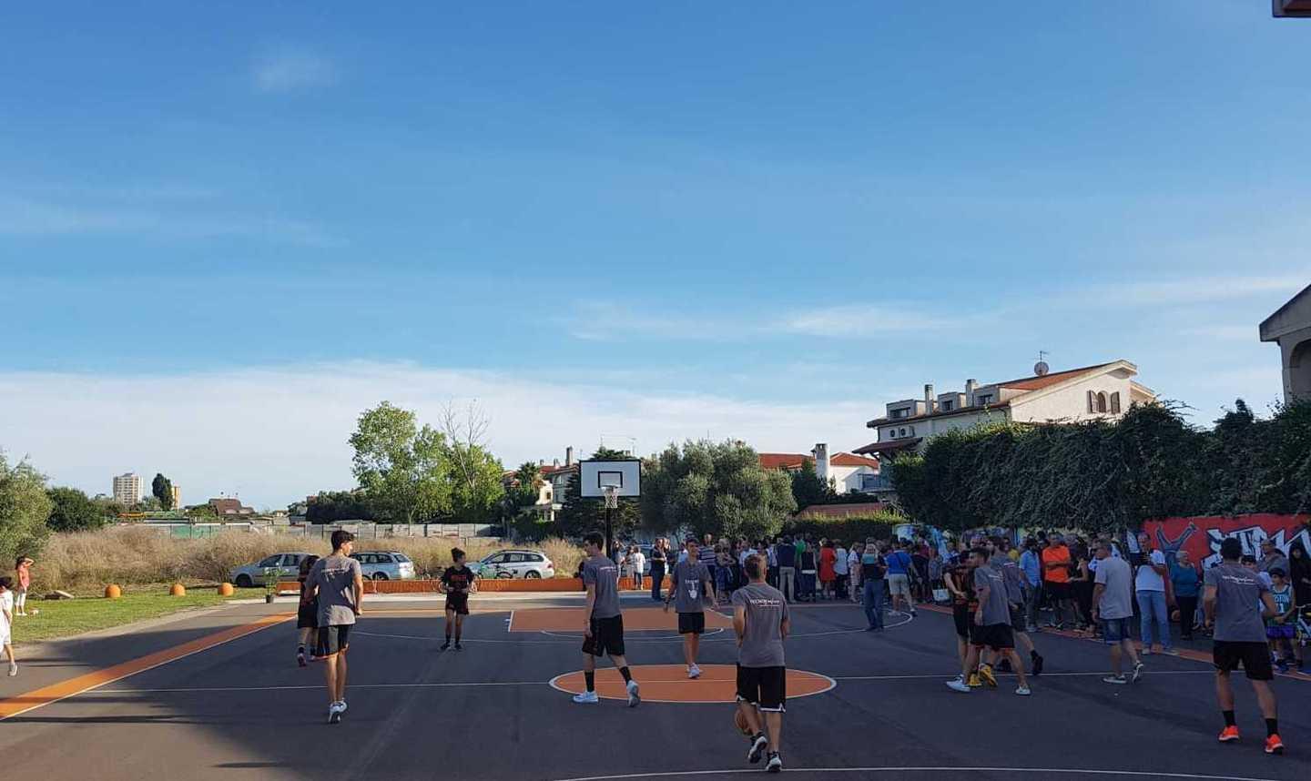 Il “campetto” torna a vivere 