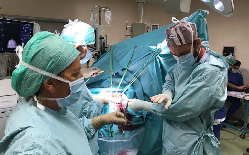Gli tolgono il tumore al cervello da sveglio: intervento d’avanguardia a Neurochirurgia 