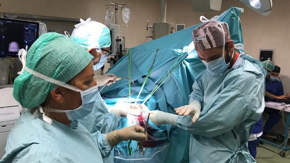 Gli tolgono il tumore al cervello da sveglio: intervento d’avanguardia a Neurochirurgia