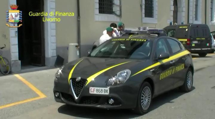 Droga, arrestato un ventenne e denunciato un coetaneo