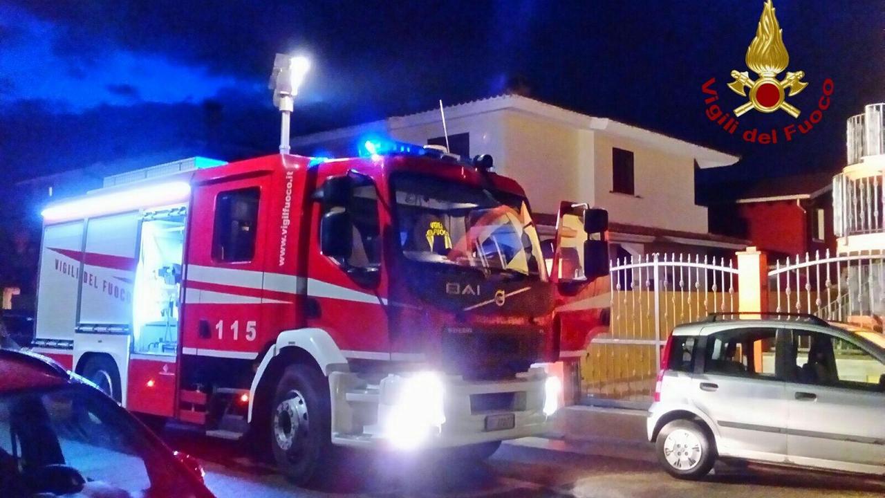 Paura a Furtei: s'incendia camion di legna vicino a un altro carico di bombole di gas