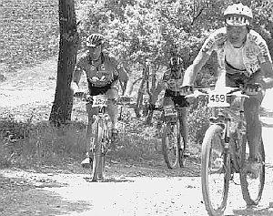 Una gara di mountain bike