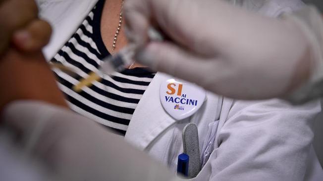 Vaccini in Sardegna: 7 certificati falsi, genitori denunciati 