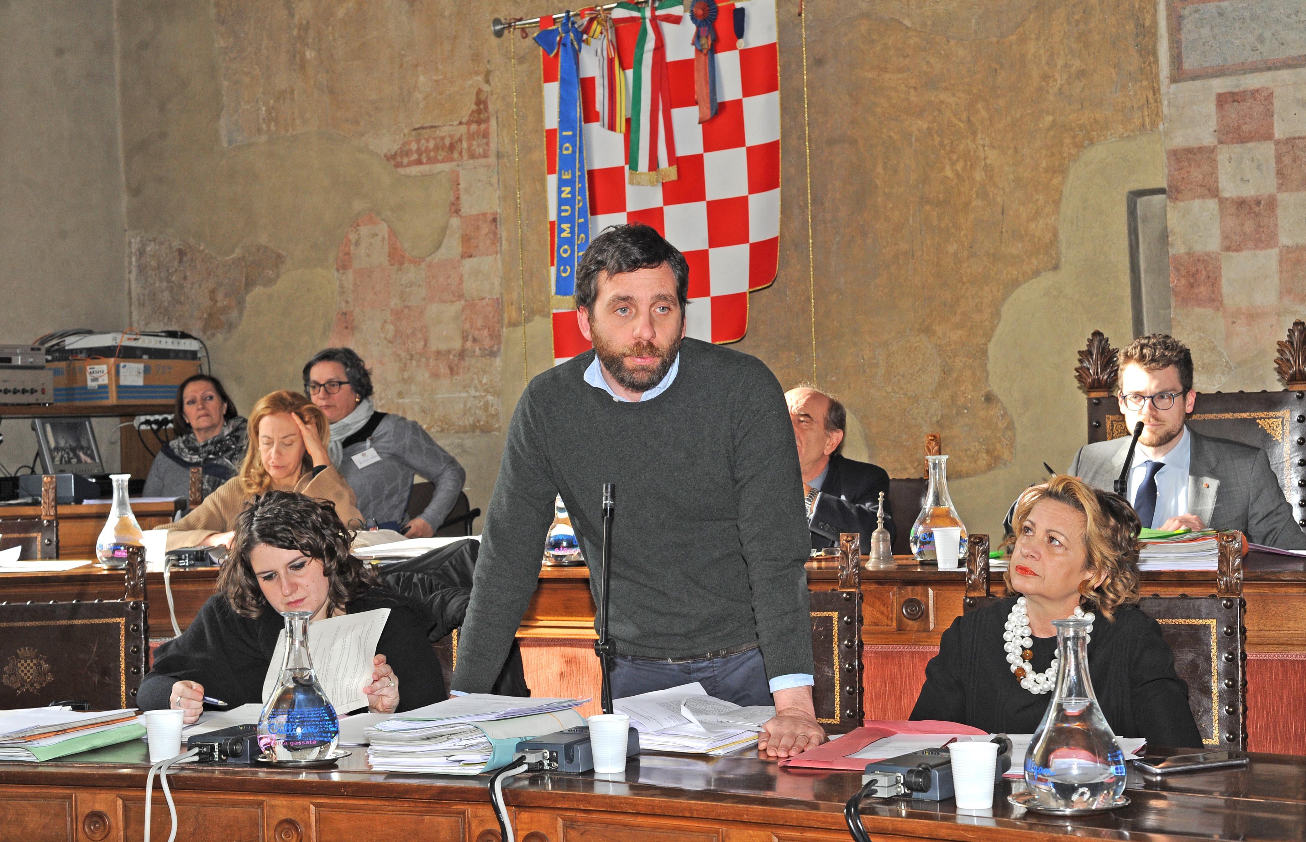 Il sindaco Alessandro Tomasi in consiglio comunale