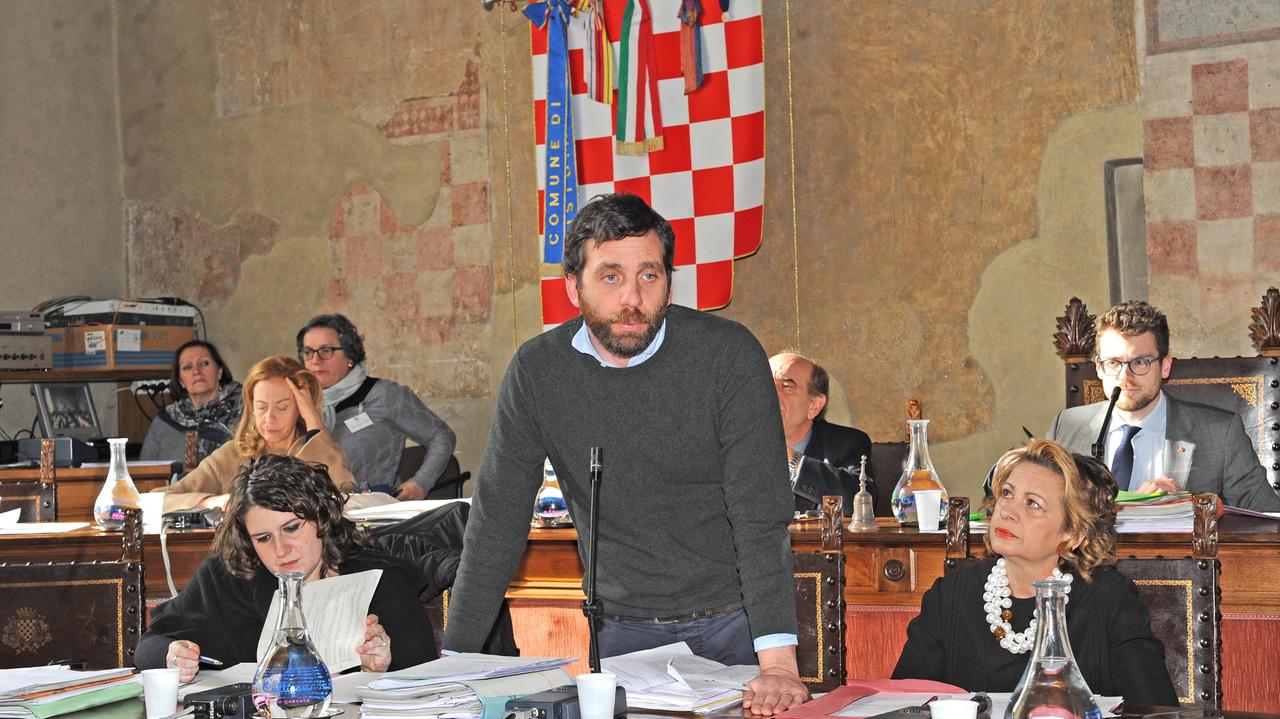 Il sindaco Alessandro Tomasi in consiglio comunale