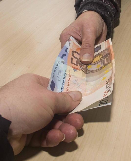 L’ex amante cubana risarcisce il commerciante ricattato 