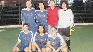 Sopra, il Sibbemolle e a destra il Cte; sotto, il Palazzi Cecina e a destra il Cus Pisa vincitore del torneo Mariposa al Bernesto Dlf