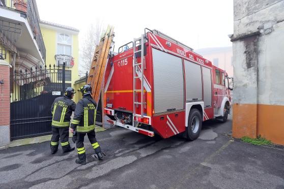 Donna cade in casa e viene salvata dai soccorritori