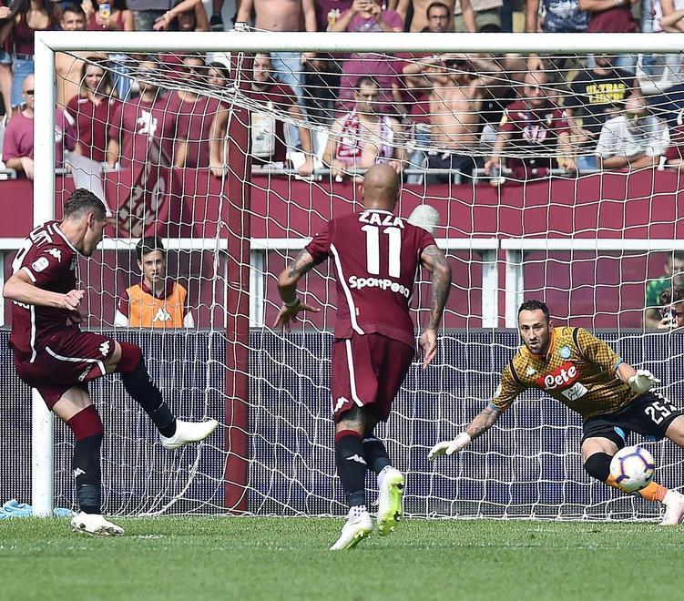 Un Toro senza corna, vola il Napoli di Ancelotti 