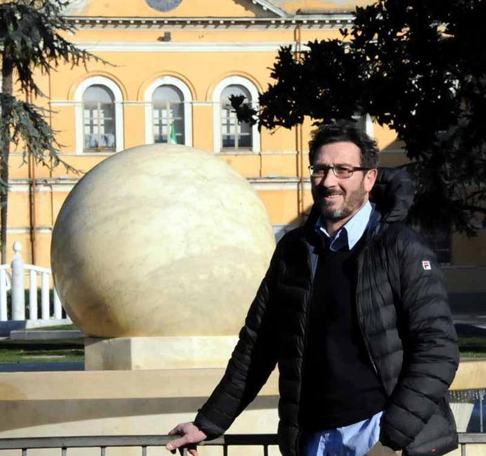 «Stop alla tassa del suolo e l’arredo urbano lo curiamo noi» 