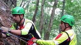 Quattro ore per salvare due alpiniste bloccate