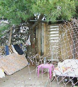Baracche e rifiuti all’interno e all’esterno dello stabile ex Enel, dovranno essere rimosse a seguito di un’ordinanza emessa dal Comune