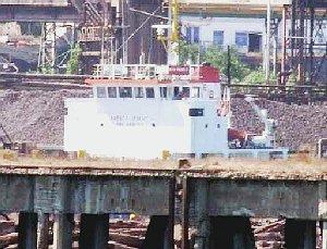 La nave da carico Pinar E ferma al molo Lucchini