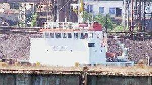 La nave da carico Pinar E ferma al molo Lucchini