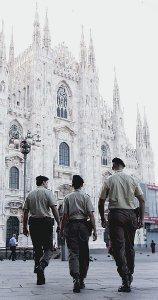 Militari in piazza Duomo a Milano
