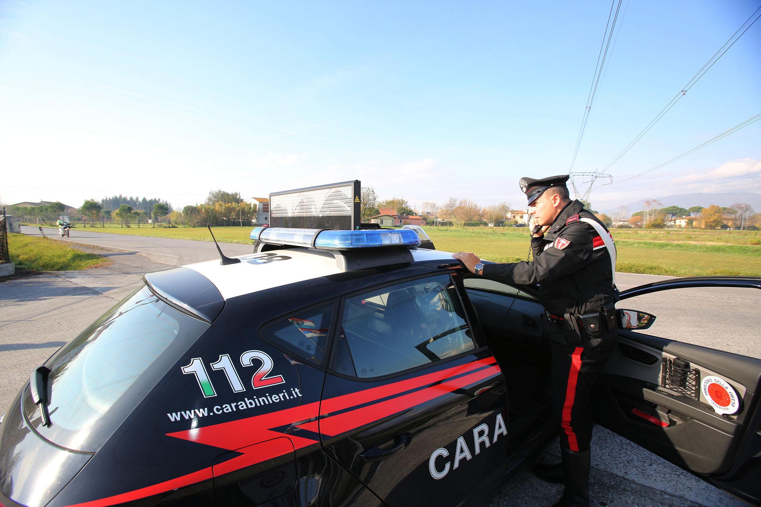Strappa la borsa a una pensionata di 92 anni a Buggiano