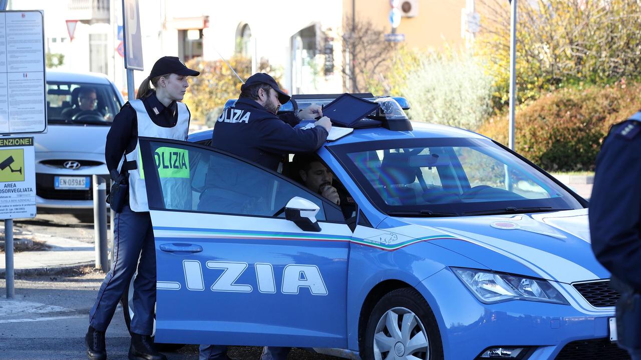 Una pattuglia della polizia