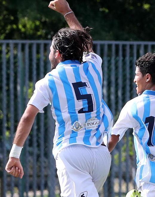 Riccio esulta dopo il gol (Foto Nucci)