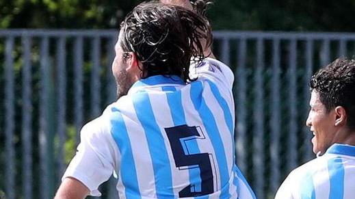 Riccio esulta dopo il gol (Foto Nucci)