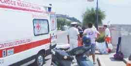 <strong>SOCCORSI.</strong> L’uomo viene caricato sull’ambulanza, ma sarà inutile