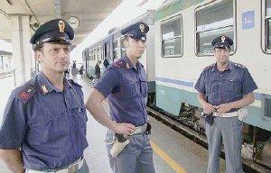 Poliziotti impegnati in sorveglianza anti borseggio