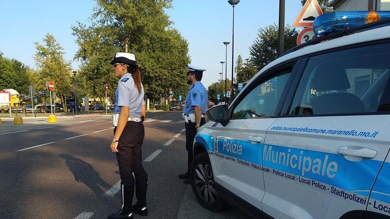 Guida Lamborghini con targa taroccata a Maranello. Tenta la fuga, arrestato