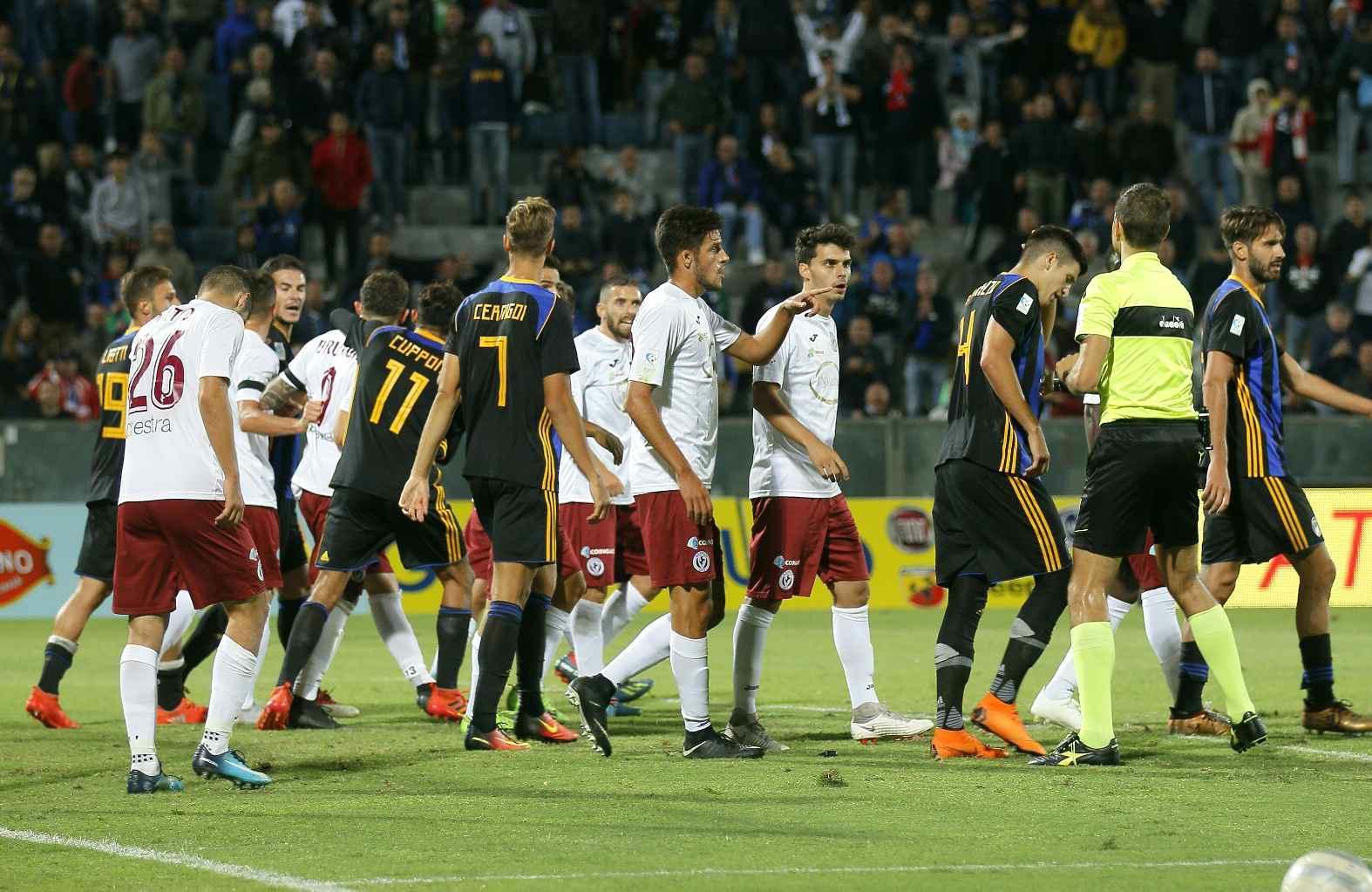 Un po' di parapiglia nel finale di gara (foto Renzullo/Muzzi)