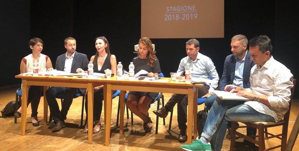 Preziosi apre la stagione il 12 ecco il cartellone del Politeama 