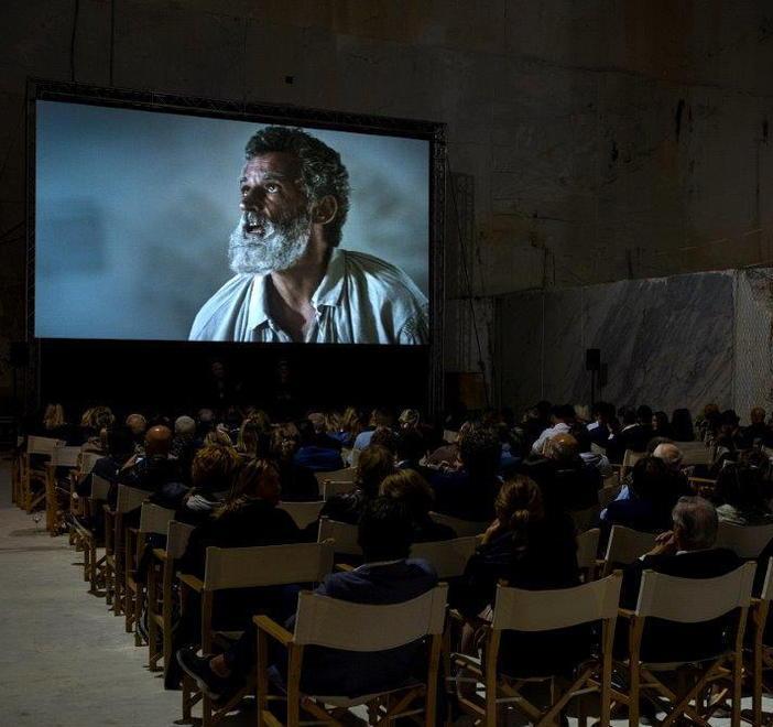 E il protagonista Lo Verso risponde agli applausi 