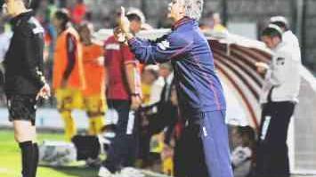 Elio Gustinetti guida il Grifone che oggi gioca l’ultima amichevole col Catania