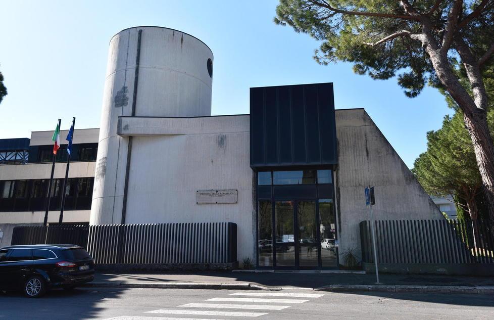 «Botte e violenze di ogni tipo» Bambino accusa il padre 