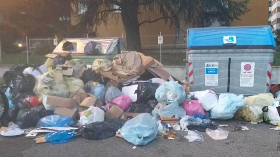 Pattume abbandonato I barbari si scatenano