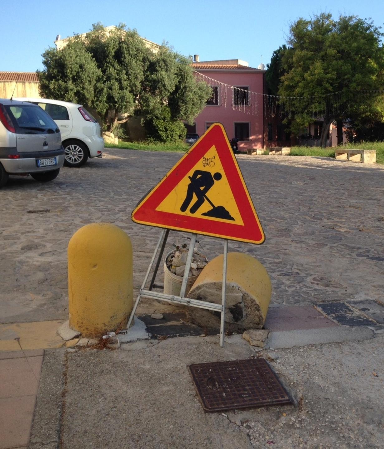 Dissuasore danneggiato a San Gavino