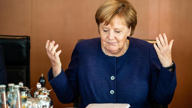 Merkel non chiederà la fiducia