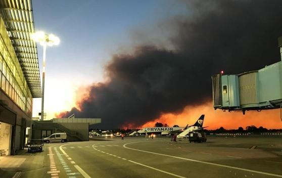 L'incendio sul Monte Serra visto dalla pista del Galilei