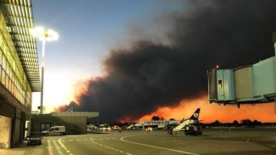 L'incendio sul Monte Serra visto dalla pista del Galilei
