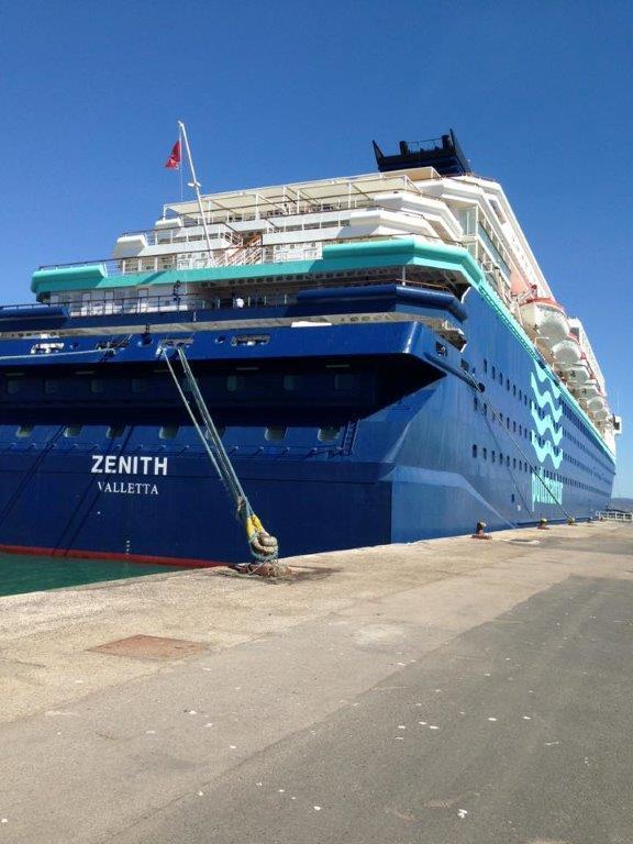 La nave da crociera Zenith per la prima volta ha fatto tappa a Piombino